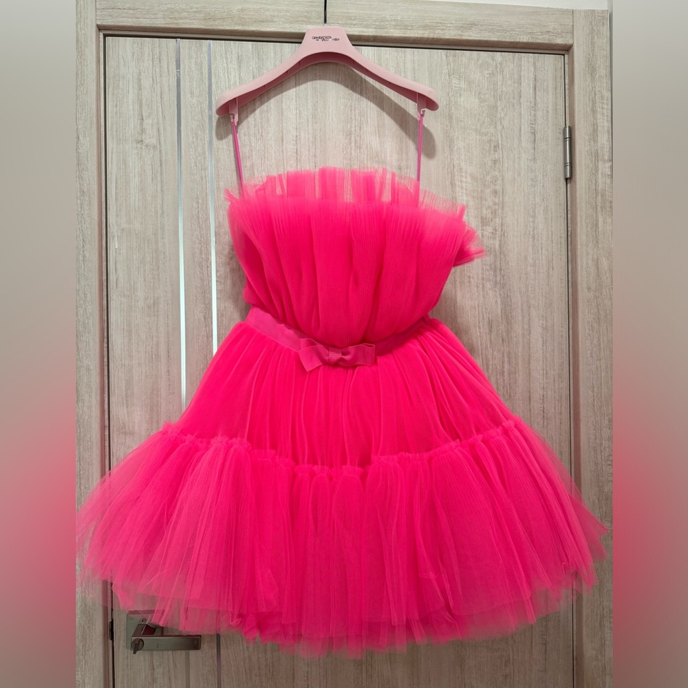 Giambattista Valli x H&M Hot Pink Strapless Tulle Mini Dress